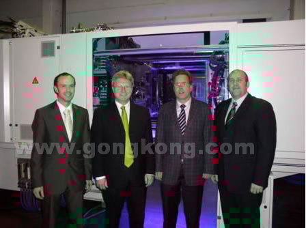 onclick="javascript:window.open(this.src);"