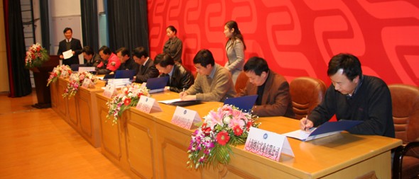 onclick="javascript:window.open(this.src);"